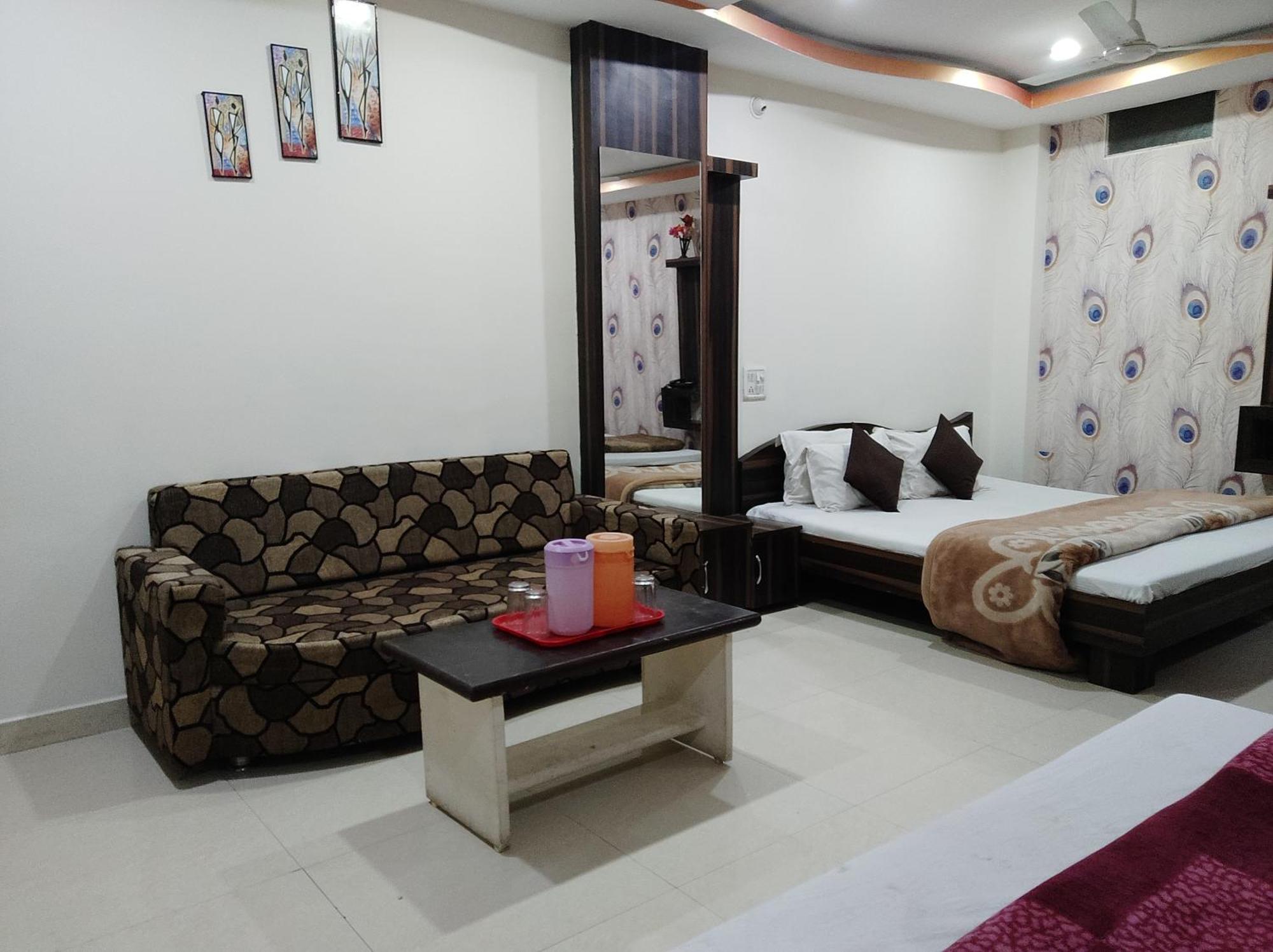 Hotel Vrandavan Palace Near Mahakal Temple Ujjain Exterior photo